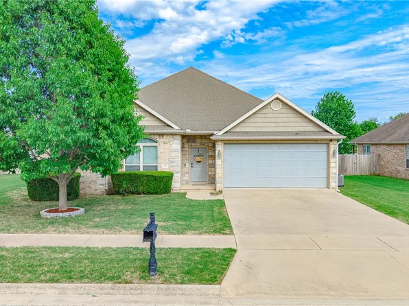 382 N Drewrys Bluff Dr, Fayetteville, AR 72704