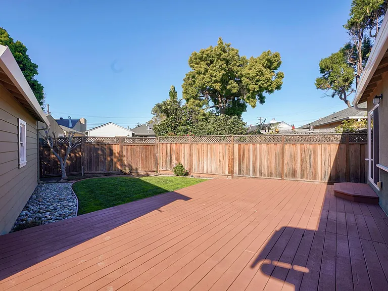 1621 Huron Ave — Photo 41