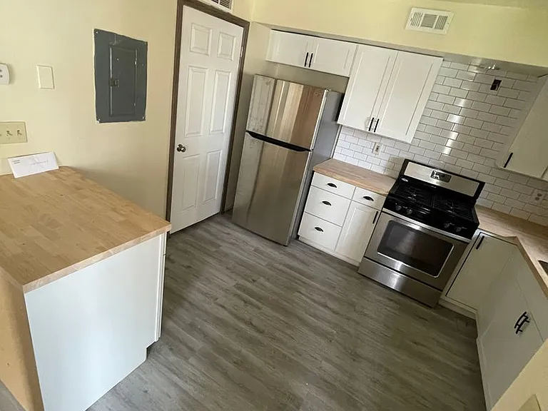 1522 Indianola Ave — Photo 5