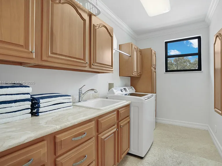 168 Fiesta Way — Photo 32