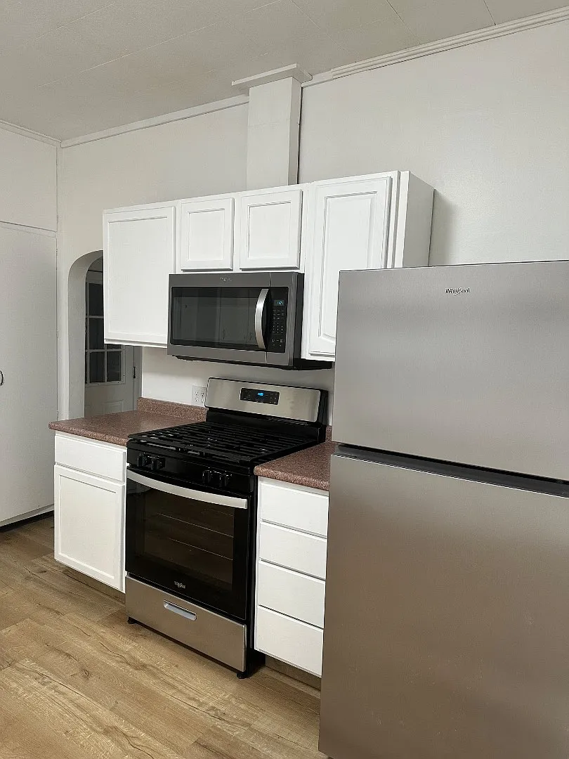 Unit Photo - 920 Fulton St #1/2