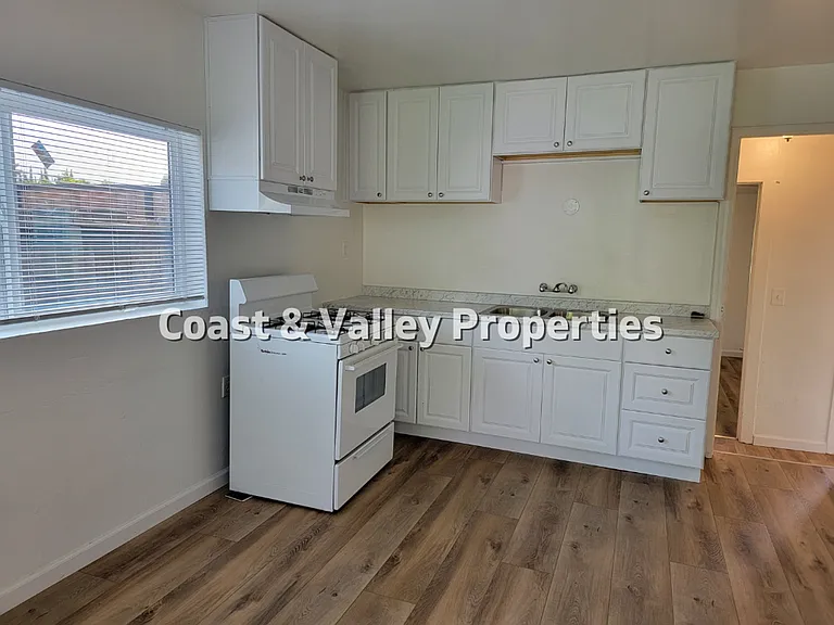 923 Prune St — Photo 2
