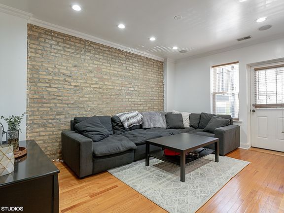 2nd image of 2935 W Rosemont Ave APT 1