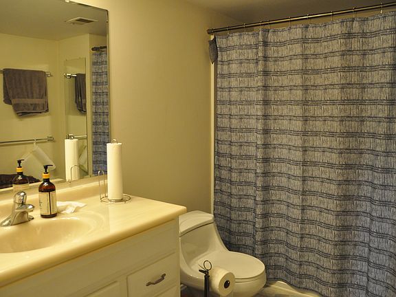 3rd image of 208 Prettyman Dr