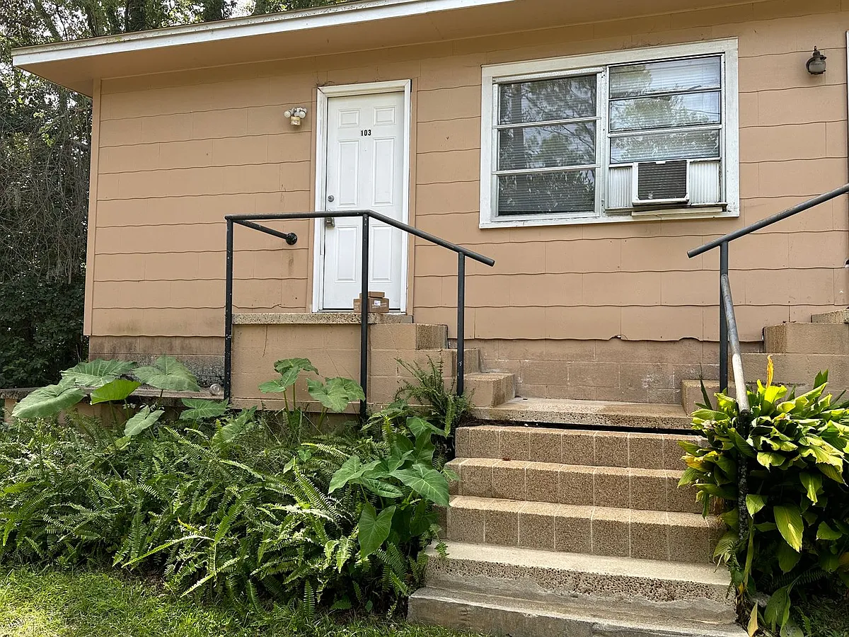 Building Photo - 545 E Call St #103