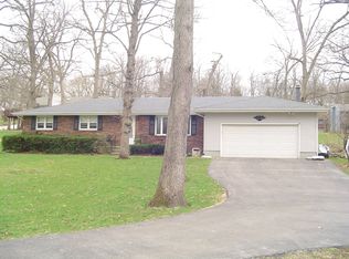 867 Riverside Dr, Dixon, IL 61021