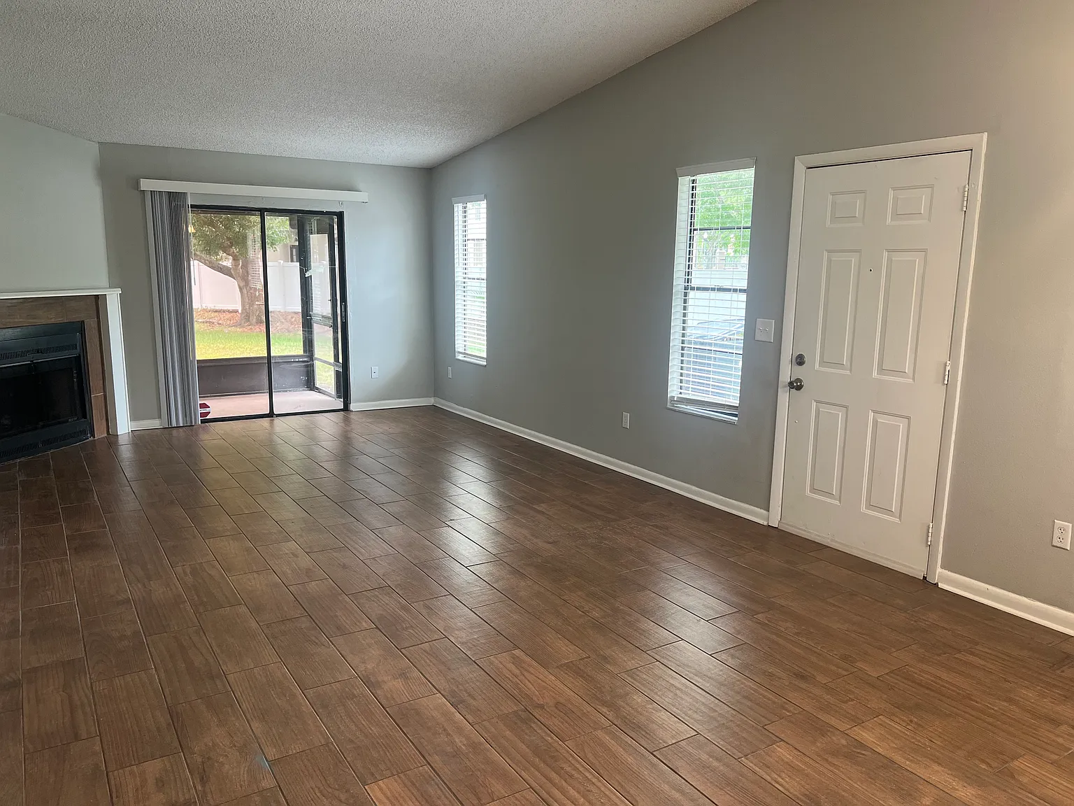 2 bed, 1026 sqft, $1,795 — Photo 2