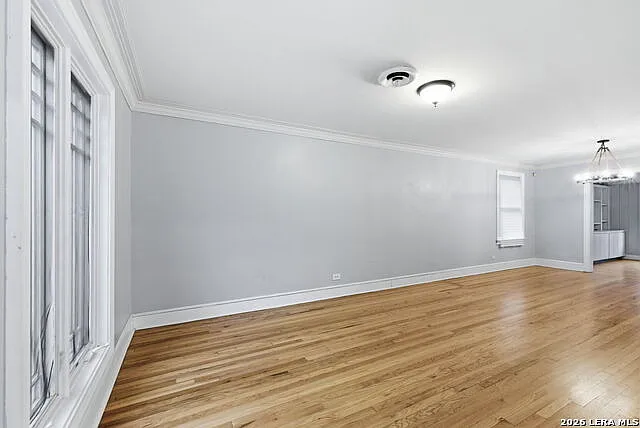 261 E Oakview Pl — Photo 5