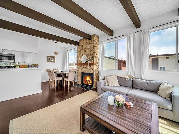 2nd image of 205-100 S Venice Blvd #205