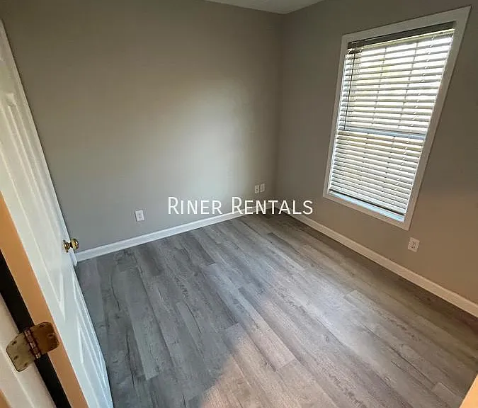 219 Aspen Ave — Photo 9