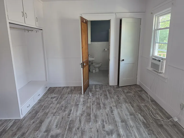 1602 Hopkins Ave — Photo 4