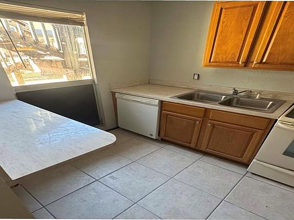 4th image of 605 SW 75th St APT 103