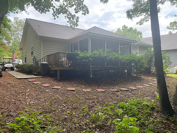 Screened in Porch with deck and BBQ