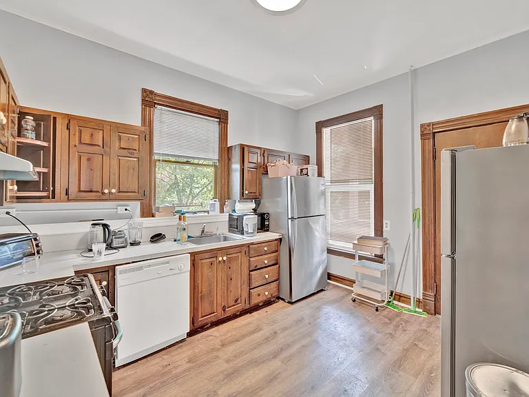 2142 Maple Ave — Photo 6
