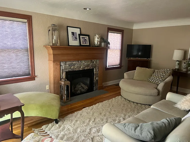 808 Beverly Ave — Photo 2