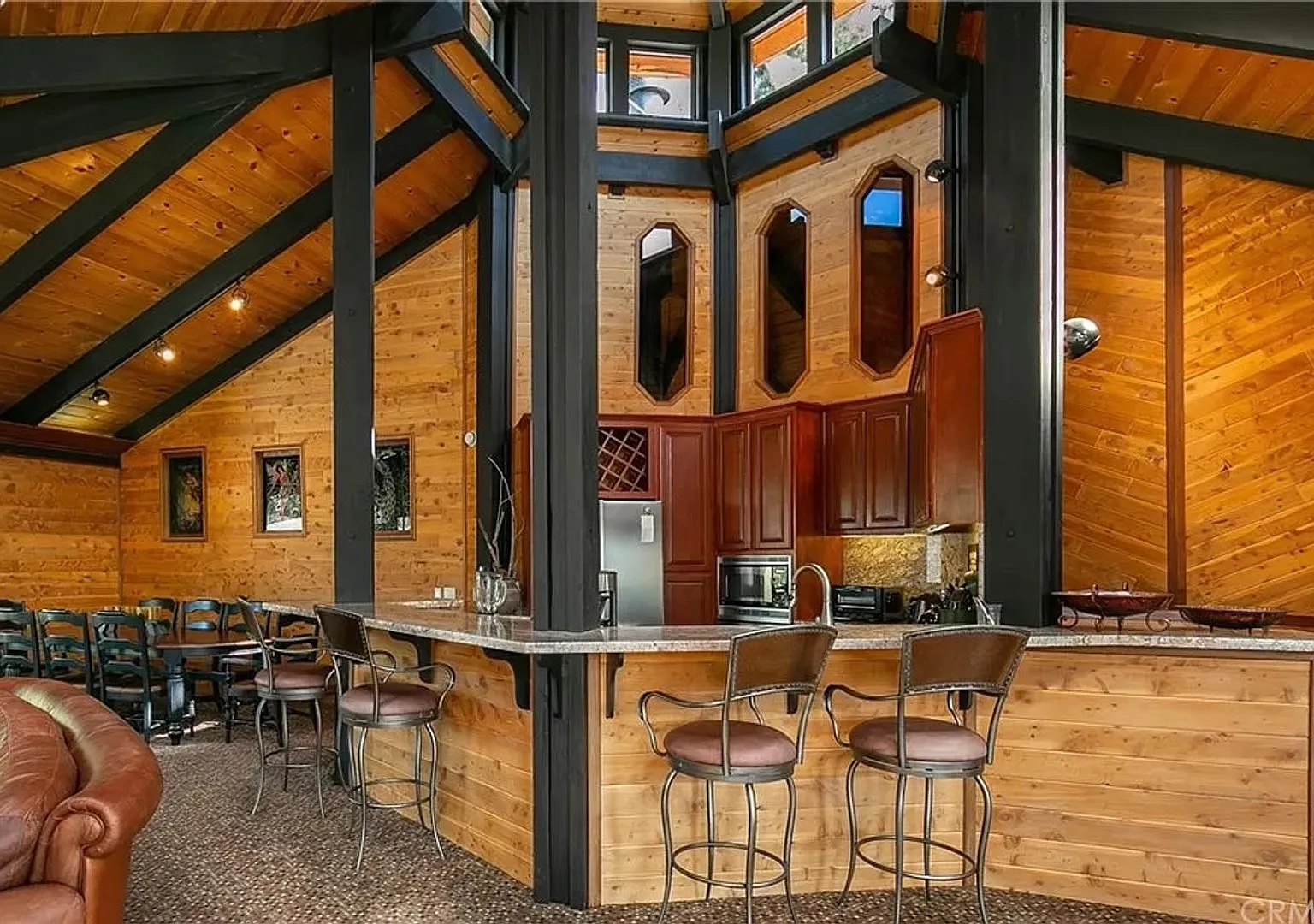 Beautiful 5-Bedroom Home with Mountain Views in Pine Club Mountain! — Photo 3