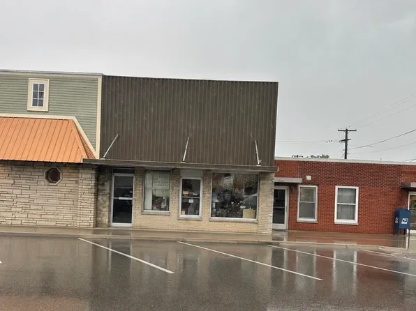 304 Franklin St, Delhi, IA 52223