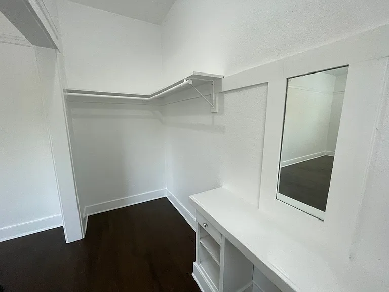735 W 4th St — Photo 14