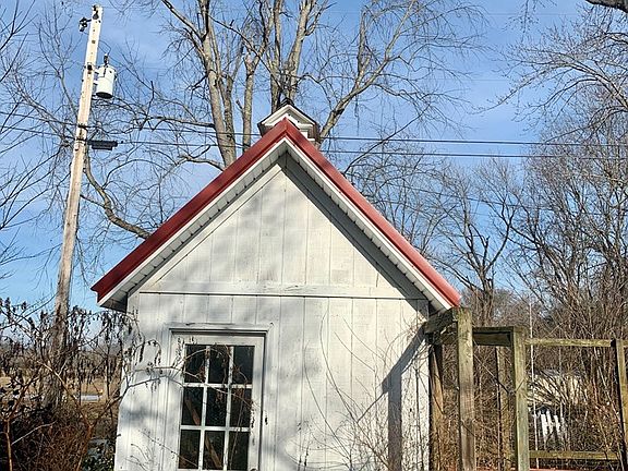 4th image of 1040 Siloam Ln