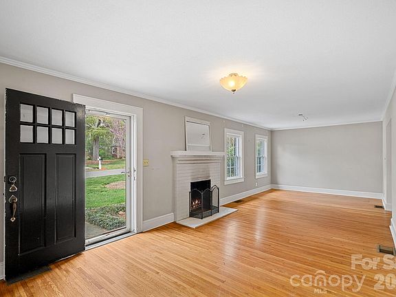 3rd image of 421 Gaston Ave
