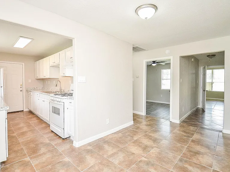 2110 Pickerton Dr — Photo 7