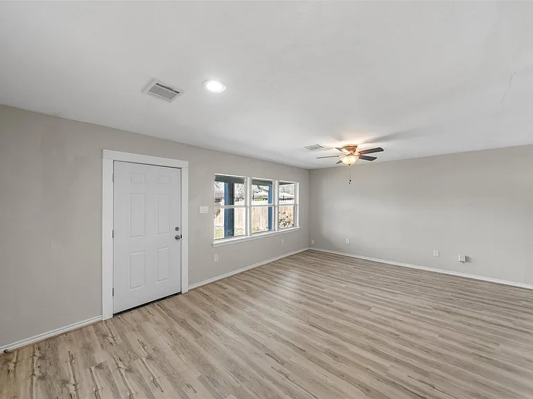 7019 Sur Ct — Photo 3