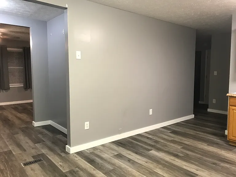 1071 Lakeview Dr — Photo 10