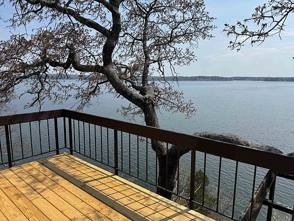 5th image of 226 River Point Rd