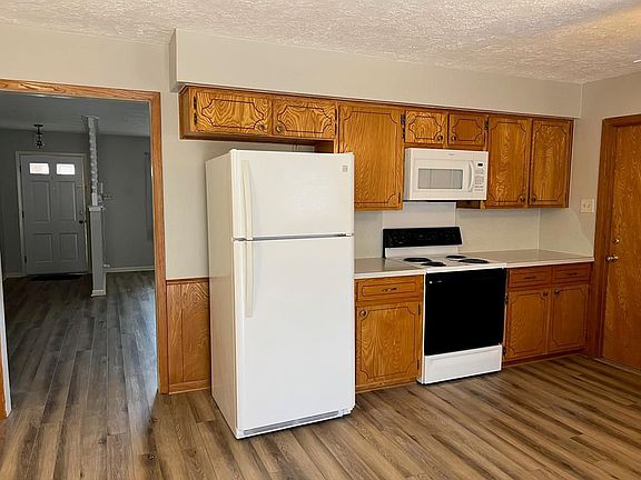 5th image of 303A Manor Dr