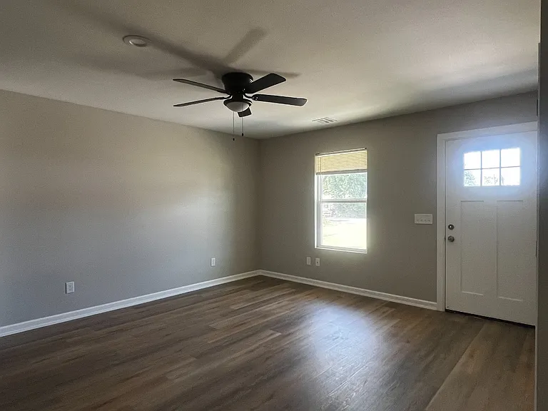 402 W Okmulgee Ave — Photo 6