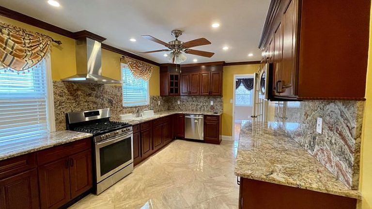 1st image of 53 Alexander Ave Floor 2