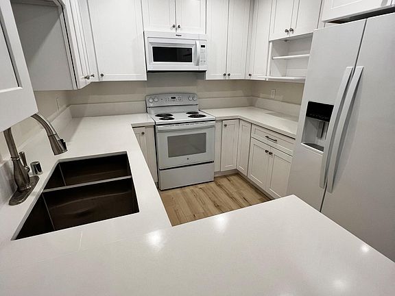 2nd image of 10225 Caminito Cuervo Unit 124