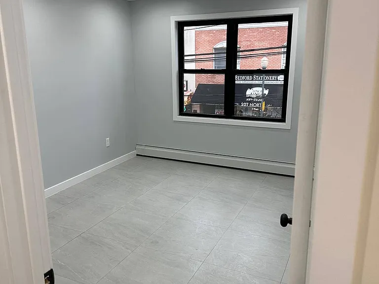 206 Bedford Ave — Photo 2