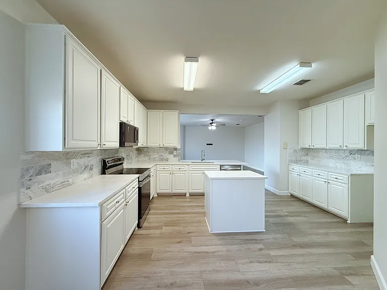 1916 Silver Leaf Dr — Photo 20