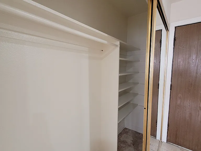 New Hampshire Apartments — Photo 14