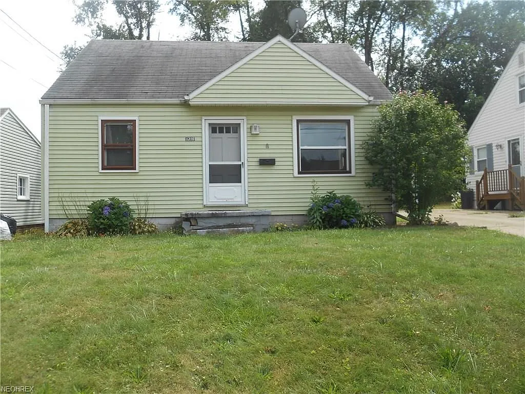 1210 Havana Pl NE photo 1