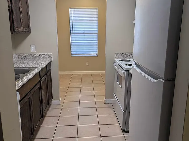 468 Lombard St #C — Photo 5