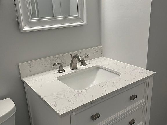 5th image of 107 E Blake Ln