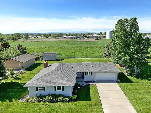 2nd image of 3606 Surrey Cir