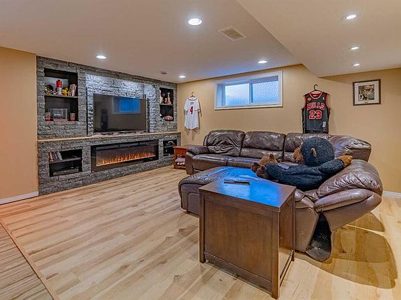5th image of 142 W Pointe Cir