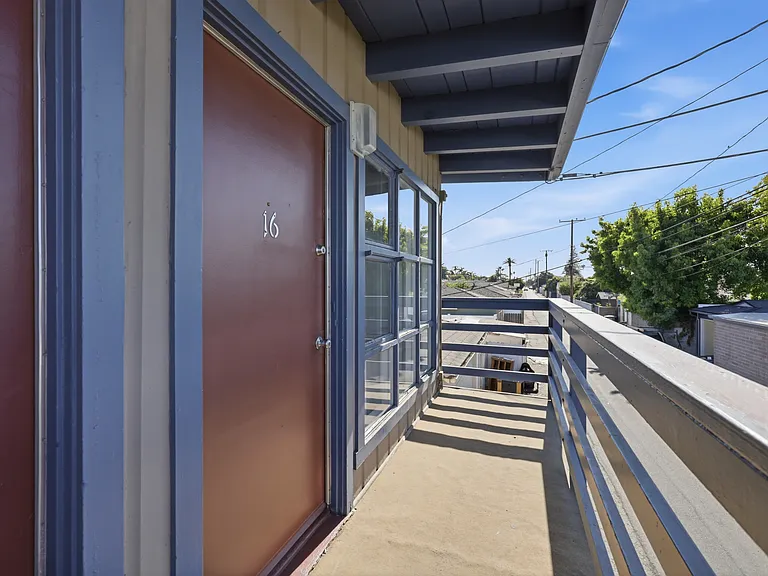 205-215 W Roderick Ave #16 — Photo 5