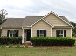 1041 Parkers Ridge Dr, Fuquay Varina, NC 27526