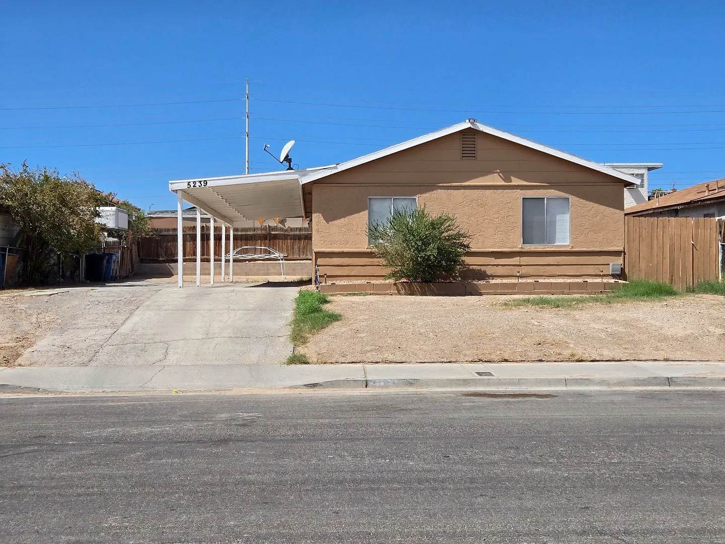A Very Nice and Clean 3 Bedroom Single Story House in East Las Vegas. NO HOA — Photo 2
