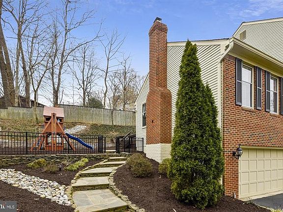 3rd image of 1723 Chesterbrook Vale Ct