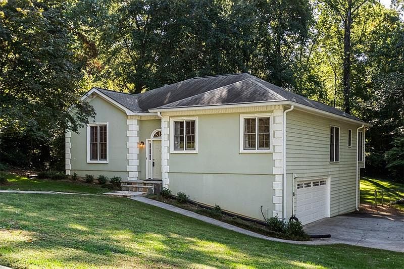 1st image of 1484 Luke Ln