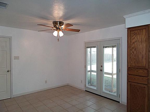 5th image of 605 Cozby St N