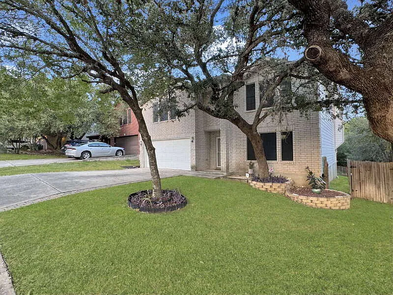 4 bed, 2.5 bath, 2856 sqft, $2,395 — Photo 4