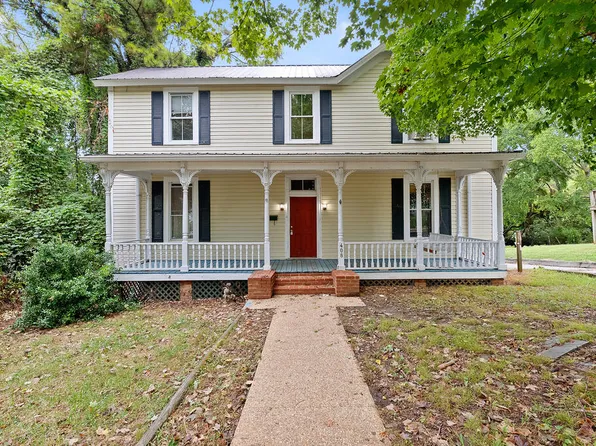 408 E 2nd St, Farmville, VA 23901