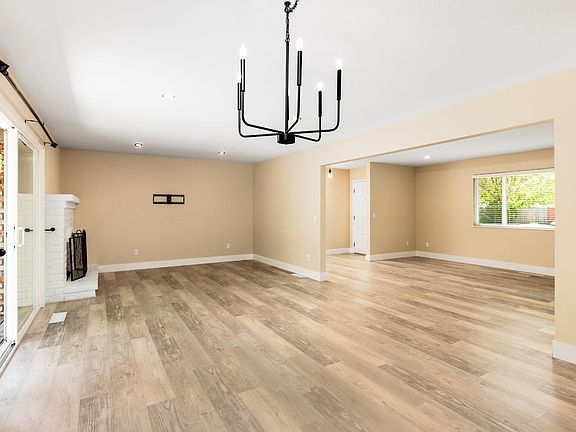 5th image of 2323 Warwick Drive