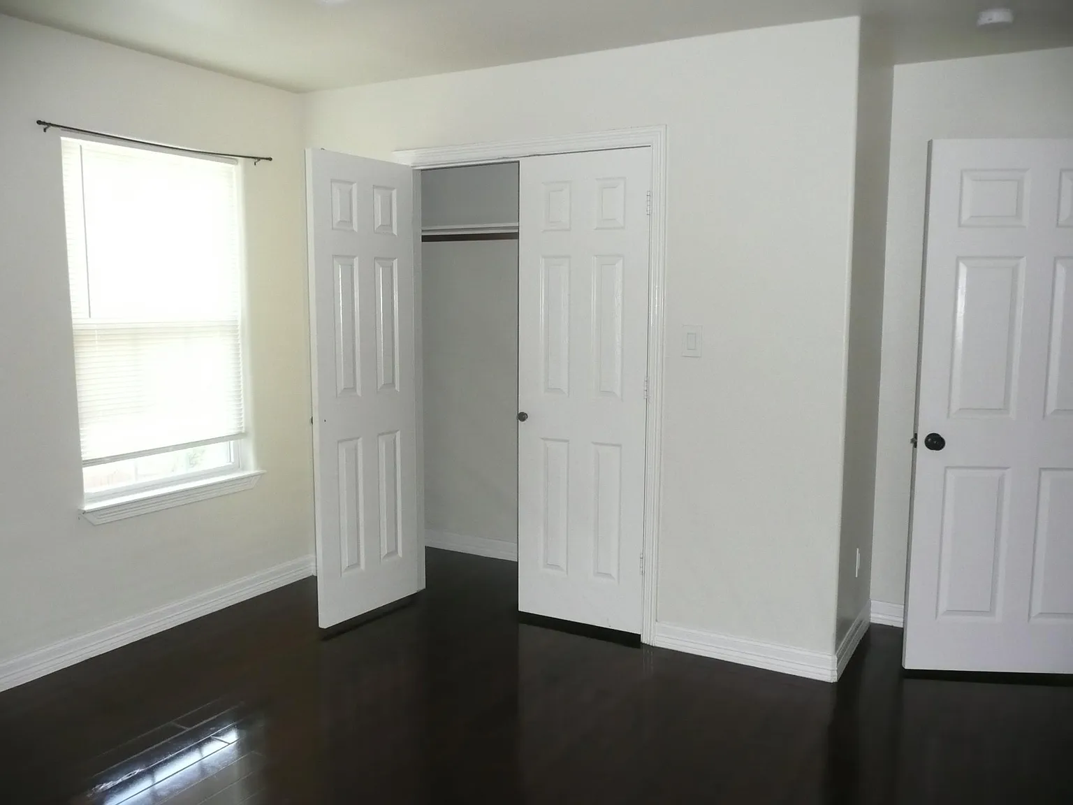 3 bed, 1.5 bath, 2800 sqft, $1,700 — Photo 4